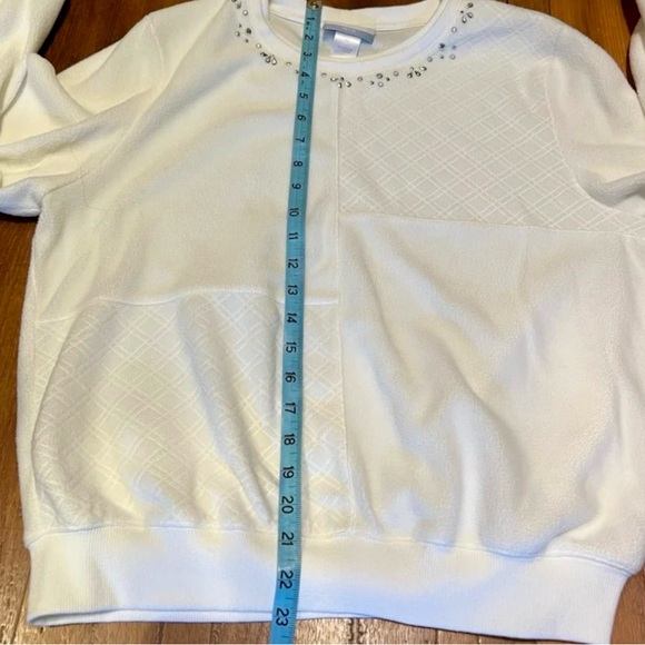 White Fleece Top By Alfred Dunner. Size PM - Picture 9 of 10